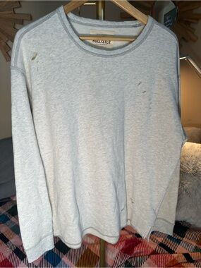 Hollister Men's Heather Light Gray Destructed Crewneck Sweatshirt Y2K